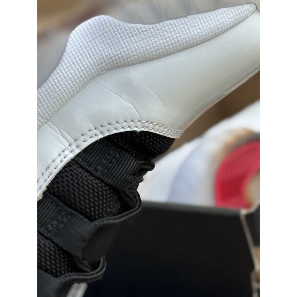 AIR JORDAN 11 RETRO LOW TUXEDO REVERSE CONCORD Size 7 528896 110 - Picture 10 of 11